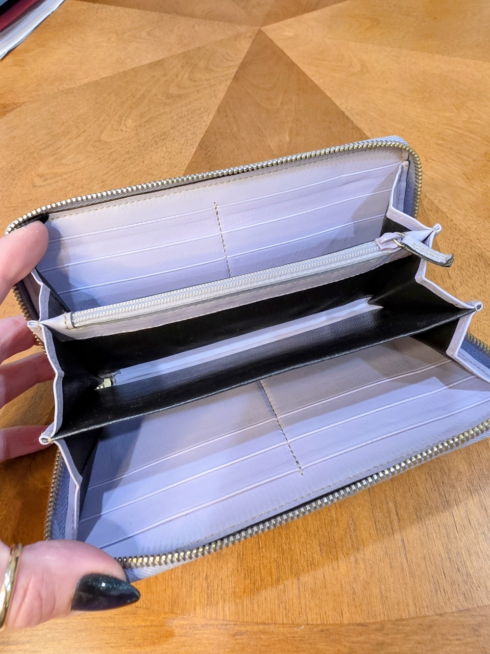 Gucci Beige & Lavender GG Supreme Zip-Around Wallet - Picture 2 of 10
